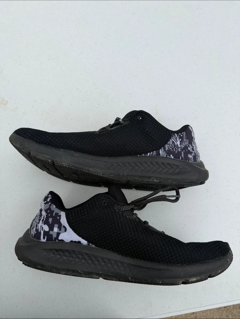 Under Armour Men’s Charged Pursuit 3 Freedom Running Shoes